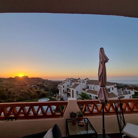 Elegant Apartment With Fantastic Views At The Top Of Calahonda Sitio de Calahonda ภายนอก รูปภาพ