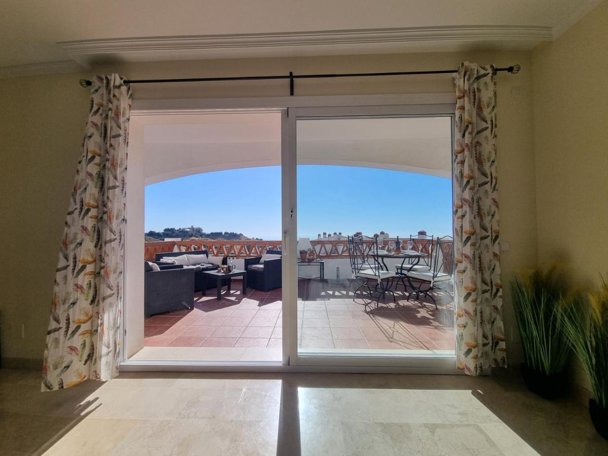 Elegant Apartment With Fantastic Views At The Top Of Calahonda Sitio de Calahonda ภายนอก รูปภาพ